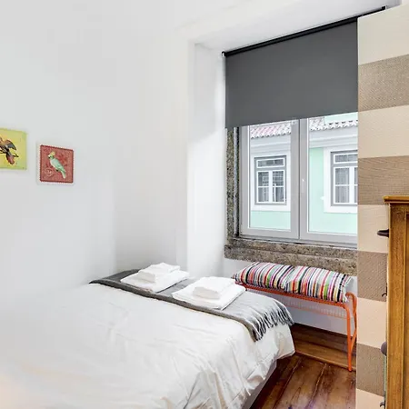 Historical Gem In Baixa דירה *